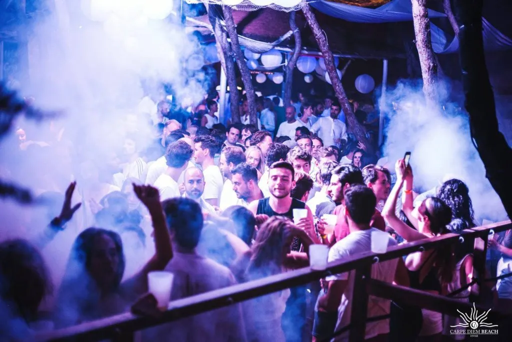 carpe diem beach crowd