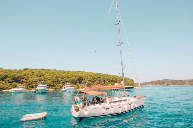 day sail explore island