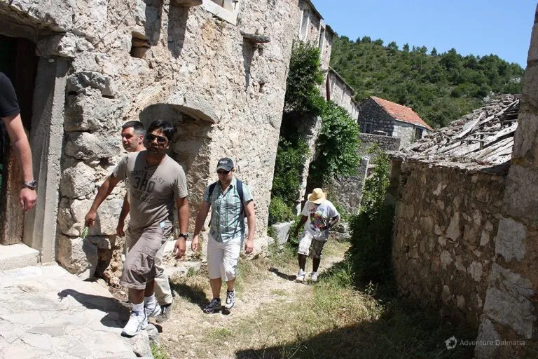 jeep safar abandoned stone village