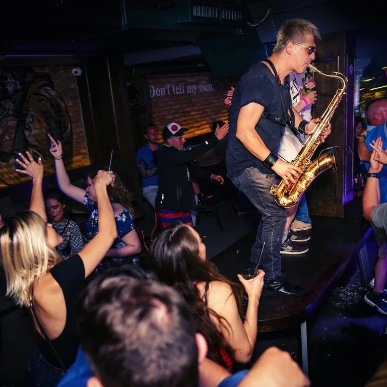 live music performer seven