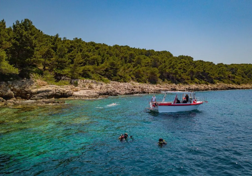 scuba diving boat